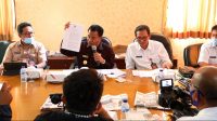 Pjs. Bupati Badung, I Ketut Lihadnyana; didampingi Plt. Kadis Pariwisata Cok Raka Darmawan, dan Kabag Humas Made Suardita saat memberi keterangan pers di Puspem Badung, Rabu (18/11/2020). Foto: ist Pjs. Bupati Badung, I Ketut Lihadnyana; didampingi Plt. Kadis Pariwisata Cok Raka Darmawan, dan Kabag Humas Made Suardita saat memberi keterangan pers di Puspem Badung, Rabu (18/11/2020). Foto: ist