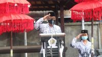 KASEK AA Ketut Sumitra bertindak sebagai inspektur upacara peringatan HGN dan HUT ke-75 PGRI di SMP PGRI 9 Denpasar, Rabu (25/11/2020). Foto: ist KASEK AA Ketut Sumitra bertindak sebagai inspektur upacara peringatan HGN dan HUT ke-75 PGRI di SMP PGRI 9 Denpasar, Rabu (25/11/2020). Foto: ist