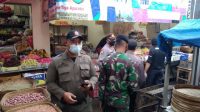 SIDAK prokes oleh tim gabungan di Pasar Petang. Foto: ist SIDAK prokes oleh tim gabungan di Pasar Petang. Foto: ist