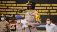 KAPOLRES Karangasem, AKBP Ni Nyoman Suartini, saat apel di lapangan Pesat Gatra Polres Karangasem, Senin (23/11/2020). Foto: ist KAPOLRES Karangasem, AKBP Ni Nyoman Suartini, saat apel di lapangan Pesat Gatra Polres Karangasem, Senin (23/11/2020). Foto: ist