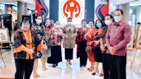 IDA Ayu Tri Rasmiwinari; bersama Putri Suastini Koster, saat pembukaan Pameran Bali Bangkit di Atrium Level 21 Mall, Jumat (13/11/2020) malam. Foto: ist IDA Ayu Tri Rasmiwinari; bersama Putri Suastini Koster, saat pembukaan Pameran Bali Bangkit di Atrium Level 21 Mall, Jumat (13/11/2020) malam. Foto: ist