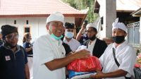 BUPATI Bangli, I Made Gianyar, menyerahkan paket dari Perkumpulan Bengkel Mobil Bali (PBMB) Cabang Bangli, Sabtu (28/11/2020). Foto: ist BUPATI Bangli, I Made Gianyar, menyerahkan paket dari Perkumpulan Bengkel Mobil Bali (PBMB) Cabang Bangli, Sabtu (28/11/2020). Foto: ist