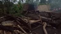 DAPUR semipermanen milik I Nyoman Rencana (45) di Banjar Kebon Kangin, Desa Peninjoan, roboh akibat hujan lebat disertai angin kencang, Minggu (15/11/2020) sore. Foto: ist DAPUR semipermanen milik I Nyoman Rencana (45) di Banjar Kebon Kangin, Desa Peninjoan, roboh akibat hujan lebat disertai angin kencang, Minggu (15/11/2020) sore. Foto: ist