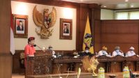 GUBERNUR Koster saat Rapat Paripurna ke-27 Masa Persidangan III Tahun Sidang 2020, di Ruang Sidang Utama Kantor DPRD Provinsi Bali, Senin (30/11/2020). Foto: ist GUBERNUR Koster saat Rapat Paripurna ke-27 Masa Persidangan III Tahun Sidang 2020, di Ruang Sidang Utama Kantor DPRD Provinsi Bali, Senin (30/11/2020). Foto: ist