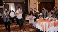 GUBERNUR NTB Zulkieflimansyah (dua kiri) saat mendampingi Ketua Umum Kadin Indonesia, Rosan Perkasa Roeslani (kiri) saat menghadiri pelantikan Dewan Penasehat, Dewan Pertimbangan dan Dewan Pengurus Kadin NTB. Foto: ist GUBERNUR NTB Zulkieflimansyah (dua kiri) saat mendampingi Ketua Umum Kadin Indonesia, Rosan Perkasa Roeslani (kiri) saat menghadiri pelantikan Dewan Penasehat, Dewan Pertimbangan dan Dewan Pengurus Kadin NTB. Foto: ist