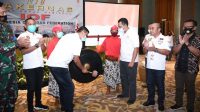 GUBERNUR NTB (dua kanan) didampingi Ketua Umum IOF, Irjen Pol. Sam Budigusdian, dan Danrem 162/WB saat menghadiri rakernas IOF di Senggigi, Jumat (20/11/2020). Foto: ist GUBERNUR NTB (dua kanan) didampingi Ketua Umum IOF, Irjen Pol. Sam Budigusdian, dan Danrem 162/WB saat menghadiri rakernas IOF di Senggigi, Jumat (20/11/2020). Foto: ist