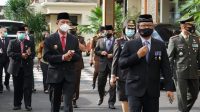 UPACARA peringatan Hari Pahlawan dilaksanakan di Lapangan Tanah Aron, Selasa (10/11/2020) dengan Pjs Bupati Karangasem, I Wayan Serinah, bertindak selaku Inspektur Upacara. Foto: ist UPACARA peringatan Hari Pahlawan dilaksanakan di Lapangan Tanah Aron, Selasa (10/11/2020) dengan Pjs Bupati Karangasem, I Wayan Serinah, bertindak selaku Inspektur Upacara. Foto: ist