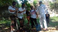 PASLON Amerta didampingi Bakti Pertiwi Jati melakukan penghijauan dengan menanam pohon mundeh di bekas Taman Festival Padanggalak, Selasa (10/11/2020). Foto: alt