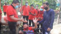BUPATI Putu Artha saat melaksanakan program “Jumat Peduli”. Foto: ist BUPATI Putu Artha saat melaksanakan program “Jumat Peduli”. Foto: ist