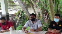KASATRESKRIM Polres Gianyar, AKP Losa Lusiano Araujo (tengah), bersama KBO Reskrim Iptu Wayan Jiwahyudi dan Kasubaghumas AKP Hendra Jaya. Foto: adi KASATRESKRIM Polres Gianyar, AKP Losa Lusiano Araujo (tengah), bersama KBO Reskrim Iptu Wayan Jiwahyudi dan Kasubaghumas AKP Hendra Jaya. Foto: adi