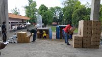 KPU Tabanan memindahkan logistik pemilu dari Gudang KPU Tabanan ke GOR Debes Tabanan, Senin (2/11/2020). Foto: gap KPU Tabanan memindahkan logistik pemilu dari Gudang KPU Tabanan ke GOR Debes Tabanan, Senin (2/11/2020). Foto: gap