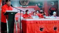 ANGGOTA MPR RI, I Made Urip, saat memberi sosialisasi 4 Pilar Kebangsaan di Sekretariat DPC PDIP Kabupaten Tabanan, Minggu (22/11/2020). Foto: ist ANGGOTA MPR RI, I Made Urip, saat memberi sosialisasi 4 Pilar Kebangsaan di Sekretariat DPC PDIP Kabupaten Tabanan, Minggu (22/11/2020). Foto: ist