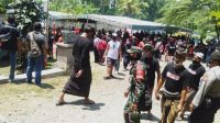 MASSA yang ikut kampanye paket bangsa saat membubarkan diri karena jumlahnya melanggar prokes. Foto: man MASSA yang ikut kampanye paket bangsa saat membubarkan diri karena jumlahnya melanggar prokes. Foto: man
