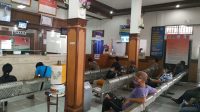 PELAYANAN Pembayaran PKB di kantor Samsat Buleleng. Foto: ist PELAYANAN Pembayaran PKB di kantor Samsat Buleleng. Foto: ist
