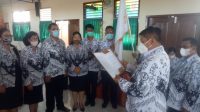 KETUA PGRI Kota Denpasar, Ketut Suarya, saat melantik pengurus Cabang PGRI Denpasar Barat periode 2020-2024, Jumat (27/11/2020). Foto: tra KETUA PGRI Kota Denpasar, Ketut Suarya, saat melantik pengurus Cabang PGRI Denpasar Barat periode 2020-2024, Jumat (27/11/2020). Foto: tra