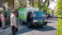 POLISI melakukan pengawalan pendistribusian 98 boks surat suara dari PT Temprina Grafika Bali menuju gudang logistik KPU Bangli. Foto: ist POLISI melakukan pengawalan pendistribusian 98 boks surat suara dari PT Temprina Grafika Bali menuju gudang logistik KPU Bangli. Foto: ist