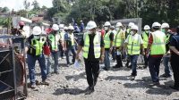 KETUA DPRD Gianyar, Tagel Winarta; didampingi Ketua Komisi II, I Wayan Suartana; dan anggota bersama Bupati Gianyar, I Made Mahayastra; Wakil Bupati Anak Agung Gde Mayun, serta jajaran Forkopimda Gianyar meninjau sejumlah proyek. Foto: adi KETUA DPRD Gianyar, Tagel Winarta; didampingi Ketua Komisi II, I Wayan Suartana; dan anggota bersama Bupati Gianyar, I Made Mahayastra; Wakil Bupati Anak Agung Gde Mayun, serta jajaran Forkopimda Gianyar meninjau sejumlah proyek. Foto: adi