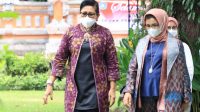 PUTRI Koster tampak jalan bersama Ketua TP PKK Sulawesi Selatan, Liestiaty Fachrudin. Foto: ist PUTRI Koster tampak jalan bersama Ketua TP PKK Sulawesi Selatan, Liestiaty Fachrudin. Foto: ist