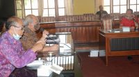 RAPAT dengar pendapat Badan Anggaran (Banggar) DPRD Bangli dengan Tim Anggaran Pemerintah Daerah (TAPD) Bangli membahas hasil verifikasi APBD Perubahan 2020 berlangsung alot, Senin (9/11/2020). Foto: gia RAPAT dengar pendapat Badan Anggaran (Banggar) DPRD Bangli dengan Tim Anggaran Pemerintah Daerah (TAPD) Bangli membahas hasil verifikasi APBD Perubahan 2020 berlangsung alot, Senin (9/11/2020). Foto: gia