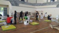 KPU Tabanan mulai merakit kotak suara untuk Pilkada Tabanan 2020, di GOR Debes Tabanan, Rabu (11/11/2020). Foto: gap KPU Tabanan mulai merakit kotak suara untuk Pilkada Tabanan 2020, di GOR Debes Tabanan, Rabu (11/11/2020). Foto: gap