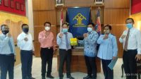 SEKDA Karangasem, I Ketut Sedana Merta, menyerahkan 411 paket vitamin serta 411 paket masker untuk warga lembaga Pemasyarakat (Lapas) Karangasem, Selasa (10/11/2020). Foto: ist SEKDA Karangasem, I Ketut Sedana Merta, menyerahkan 411 paket vitamin serta 411 paket masker untuk warga lembaga Pemasyarakat (Lapas) Karangasem, Selasa (10/11/2020). Foto: ist