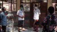 PJS Bupati Karangasem, I Wayan Serinah, didampingi Camat Manggis mengunjungi gedung SDN 2 Padangbai yang roboh, Kamis (5/11/2020). Foto: ist PJS Bupati Karangasem, I Wayan Serinah, didampingi Camat Manggis mengunjungi gedung SDN 2 Padangbai yang roboh, Kamis (5/11/2020). Foto: ist