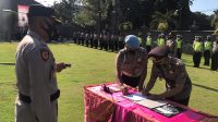 KAPOLRES Klungkung, AKBP Bima Aria Viyasa, memimpin upacara sertijab Kasat Binmas Polres Klungkung di lapangan Polres Klungkung, Sabtu (7/11/2020). Foto: ist KAPOLRES Klungkung, AKBP Bima Aria Viyasa, memimpin upacara sertijab Kasat Binmas Polres Klungkung di lapangan Polres Klungkung, Sabtu (7/11/2020). Foto: ist