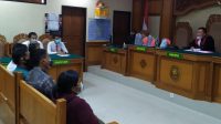 SIDANG tindak pidana ringan (tipiring) penjual arak di PN Gianyar. Foto: adi SIDANG tindak pidana ringan (tipiring) penjual arak di PN Gianyar. Foto: adi