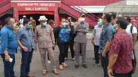 ANGGOTA DPRD Bali saat meninjau Stadion Dipta Gianyar. Foto: adi ANGGOTA DPRD Bali saat meninjau Stadion Dipta Gianyar. Foto: adi