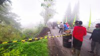 TANAH longsor di jalan umum Penelokan menuju Kintamani, tepatnya di Banjar Taksu, Desa Batur Selatan, Kecamatan Kintamani. Foto: ist TANAH longsor di jalan umum Penelokan menuju Kintamani, tepatnya di Banjar Taksu, Desa Batur Selatan, Kecamatan Kintamani. Foto: ist