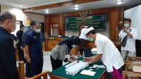 SUASANA tes urine di Pengadilan Negeri (PN) Gianyar. Foto: adi SUASANA tes urine di Pengadilan Negeri (PN) Gianyar. Foto: adi