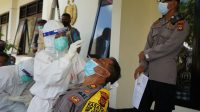 JAJARAN Polres Bangli menjalani tes usap (swab test) untuk deteksi rantai Covid-19 di instansi pemerintahan, Kamis (19/11/2020). Foto: ist JAJARAN Polres Bangli menjalani tes usap (swab test) untuk deteksi rantai Covid-19 di instansi pemerintahan, Kamis (19/11/2020). Foto: ist