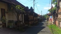 WILAYAH Banjar Tebongkang nampak lengang setelah puluhan warganya dinyatakan positif Covid-19. Foto: adi WILAYAH Banjar Tebongkang nampak lengang setelah puluhan warganya dinyatakan positif Covid-19. Foto: adi