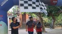 WALI Kota Denpasar I.B Rai Dharmawijaya Mantra membuka Bali Virtual Run 2020 pada Minggu (15/11/2020) ditandai dengan pengibasan bendera start. Foto: ist WALI Kota Denpasar I.B Rai Dharmawijaya Mantra membuka Bali Virtual Run 2020 pada Minggu (15/11/2020) ditandai dengan pengibasan bendera start. Foto: ist