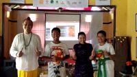 SRI Sumahardani bersama pengasuh Ashram Gandhi Puri Ida Rsi Putra Manuaba saat menjadi pemateri public speaking di ashram tersebut. Foto: ist SRI Sumahardani bersama pengasuh Ashram Gandhi Puri Ida Rsi Putra Manuaba saat menjadi pemateri public speaking di ashram tersebut. Foto: ist