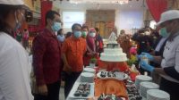 KADISDIKPORA Provinsi Bali, KN. Boy Jayawibawa, bersama Kasek Made Buda Astika saat membuka job matching dan pameran hasil karya siswa SMKN 5 Denpasar, Jumat (13/11/2020). Foto: ist KADISDIKPORA Provinsi Bali, KN. Boy Jayawibawa, bersama Kasek Made Buda Astika saat membuka job matching dan pameran hasil karya siswa SMKN 5 Denpasar, Jumat (13/11/2020). Foto: ist