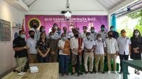 WAGUB Cok Ace; dan Kepala Perwakilan Bank Indonesia Provinsi Bali, Trisno Nugroho, foto bersama dengan peserta diskusi 'Quo Vadis Pariwisata Bali' di Sanur, Sabtu (28/11/2020). Foto: gre WAGUB Cok Ace; dan Kepala Perwakilan Bank Indonesia Provinsi Bali, Trisno Nugroho, foto bersama dengan peserta diskusi 'Quo Vadis Pariwisata Bali' di Sanur, Sabtu (28/11/2020). Foto: gre