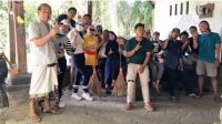 DPC Bravo-5 Kota Denpasar foto bersama usai aksi bersih-bersih di areal Pura Melanting Jambe Pule, Padanggalak, Denpasar Timur, Sabtu (14/11/2020). Foto: ist DPC Bravo-5 Kota Denpasar foto bersama usai aksi bersih-bersih di areal Pura Melanting Jambe Pule, Padanggalak, Denpasar Timur, Sabtu (14/11/2020). Foto: ist