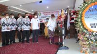 WALI Kota Denpasar, IB Rai Dharmawijaya Mantra bersama Wayan Gunawan, Ketut Suarya, Nyoman Winata, Madiadnyana dan Komang Arta Saputra saat membuka konferensi PGRI Kota Denpasar. Foto: ist WALI Kota Denpasar, IB Rai Dharmawijaya Mantra bersama Wayan Gunawan, Ketut Suarya, Nyoman Winata, Madiadnyana dan Komang Arta Saputra saat membuka konferensi PGRI Kota Denpasar. Foto: ist
