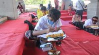 PELATIHAN menulis lontar yang diikuti para pelajar tingkat SMP yang ada di Kabupaten Buleleng, Kamis (12/11/2020). Foto: rik PELATIHAN menulis lontar yang diikuti para pelajar tingkat SMP yang ada di Kabupaten Buleleng, Kamis (12/11/2020). Foto: rik