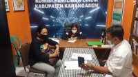 rapat pleno bahas ketua KPU Karangasem RAPAT pleno KPU Karangasem, Senin (9/11/2020) malam dengan agenda pemilihan Ketua KPU Karangasem definitif. Foto: ist