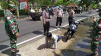 SALAH satu penindakan dan sanksi terhadap pelanggar prokes, dalam operasi gabungan yang dilaksanakan di seputaran Tabanan, Rabu (18/11/2020). Foto: ist SALAH satu penindakan dan sanksi terhadap pelanggar prokes, dalam operasi gabungan yang dilaksanakan di seputaran Tabanan, Rabu (18/11/2020). Foto: ist