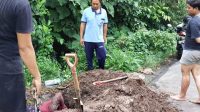 PETUGAS di lapangan saat memperbaiki pipa 8” di Jadi Desa, Desa Banjar Anyar, Kediri. Perumda Air Minum TAB Tabanan pun siaga meskipun pada hari libur. Foto: ist PETUGAS di lapangan saat memperbaiki pipa 8” di Jadi Desa, Desa Banjar Anyar, Kediri. Perumda Air Minum TAB Tabanan pun siaga meskipun pada hari libur. Foto: ist
