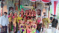 PENYERAHAN bantuan dari Kemensos melalui Dinas Sosial Provinsi Bali oleh Kepala Seksi Perlindungan Sosial Korban Bencana Sosial, Ni Nyoman Suweni, di Sekretariat Sanggar, Kamis (17/12/2020). Foto: ist PENYERAHAN bantuan dari Kemensos melalui Dinas Sosial Provinsi Bali oleh Kepala Seksi Perlindungan Sosial Korban Bencana Sosial, Ni Nyoman Suweni, di Sekretariat Sanggar, Kamis (17/12/2020). Foto: ist