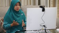 BUNDA PAUD NTB, Niken Widyawati Saptarini Zulkieflimansyah, saat mengisi diskusi daring Pengembangan PAUD Holistik Integratif untuk Perkembangan Anak, Selasa (22/12/2020). Foto: ist BUNDA PAUD NTB, Niken Widyawati Saptarini Zulkieflimansyah, saat mengisi diskusi daring Pengembangan PAUD Holistik Integratif untuk Perkembangan Anak, Selasa (22/12/2020). Foto: ist