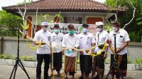 BUPATI Suwirta secara simbolis menerima revitalisasi toilet bersih dari Direktur Pengembangan Destinasi Regional II Kemenparekraf, Wawan Gunawan, di area wantilan Pura Goa Lawah, Desa Pesinggahan, Kecamatan Dawan, Kamis (10/12/2020). Foto: ist BUPATI Suwirta secara simbolis menerima revitalisasi toilet bersih dari Direktur Pengembangan Destinasi Regional II Kemenparekraf, Wawan Gunawan, di area wantilan Pura Goa Lawah, Desa Pesinggahan, Kecamatan Dawan, Kamis (10/12/2020). Foto: ist