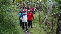 BUPATI Suwirta bersama instansi terkait melakukan peninjauan lokasi rencana Jalan Lingkar Barat penghubung tiga desa di Kecamatan Dawan, Selasa, (1/12/2020). Foto: ist BUPATI Suwirta bersama instansi terkait melakukan peninjauan lokasi rencana Jalan Lingkar Barat penghubung tiga desa di Kecamatan Dawan, Selasa, (1/12/2020). Foto: ist