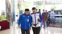 KETUA DPW PAN NTB, Muazzim Akbar, saat berbincang dengan Ketua DPP PAN, Ahmad Mumtaz Rais, saat pelaksanaan Muswil PAN NTB ke-5 pada 22 Desember 2020. Foto: rul KETUA DPW PAN NTB, Muazzim Akbar, saat berbincang dengan Ketua DPP PAN, Ahmad Mumtaz Rais, saat pelaksanaan Muswil PAN NTB ke-5 pada 22 Desember 2020. Foto: rul