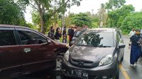 TABRAKAN beruntun melibatkan tiga kendaraan minibus di jalur Denpasar-Gilimanuk di wilayah Desa Selabih, Kecamatan Selemadeg Barat, Tabanan, Selasa (29/12/2020). Foto: ist TABRAKAN beruntun melibatkan tiga kendaraan minibus di jalur Denpasar-Gilimanuk di wilayah Desa Selabih, Kecamatan Selemadeg Barat, Tabanan, Selasa (29/12/2020). Foto: ist