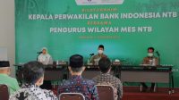 KARO Humas dan Protokoler Setda NTB, Najamuddin Amy (kiri); mendampingi Ketua MES NTB, Baiq Mulianah (kanan), saat bersilaturahmi dengan Kepala Perwakilan Bank Indonesia (BI) NTB, Senin (21/12/2020). Foto: ist KARO Humas dan Protokoler Setda NTB, Najamuddin Amy (kiri); mendampingi Ketua MES NTB, Baiq Mulianah (kanan), saat bersilaturahmi dengan Kepala Perwakilan Bank Indonesia (BI) NTB, Senin (21/12/2020). Foto: ist